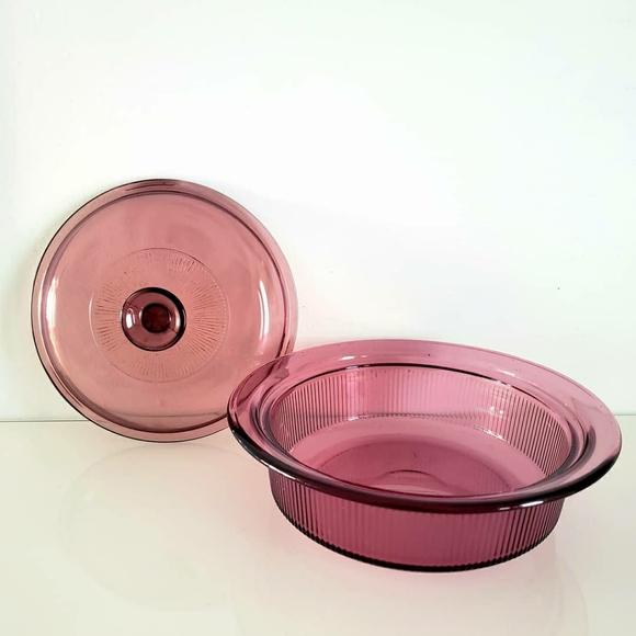 Visions berry color  cassorole  dish - Picture 2 of 2